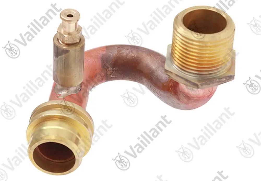 Vaillant Rohr mit verschiedenen Anschlussarten. Das Produkt zeigt eine gebogene Form und mehrere Verbindungsstellen aus Metall.